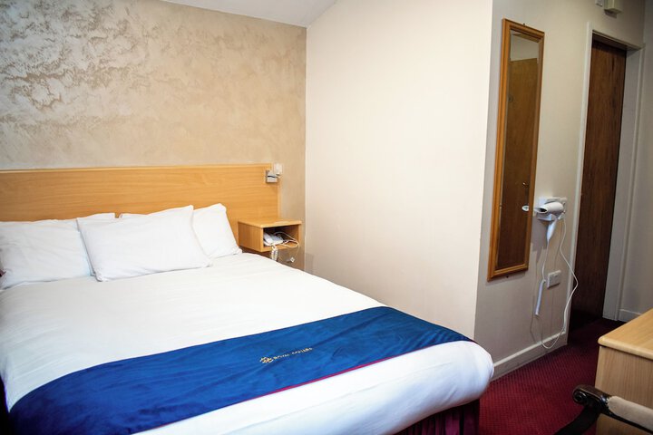 Room 47 of 157