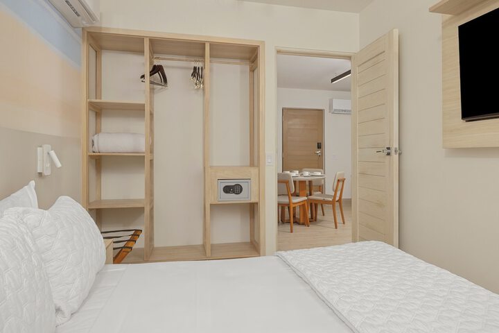 Room 15 of 83
