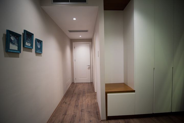 Room 28 of 34