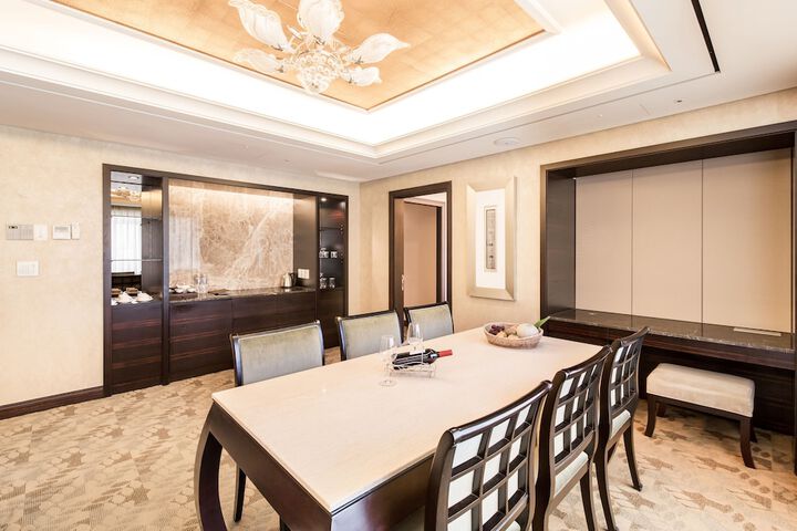Room 5 of 79