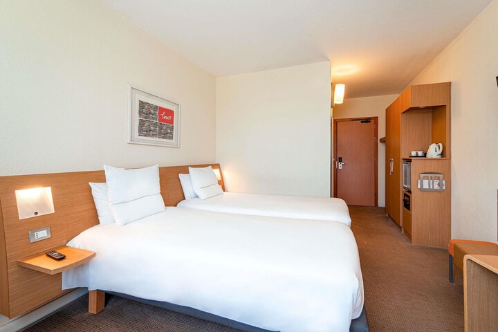 Room 40 of 188