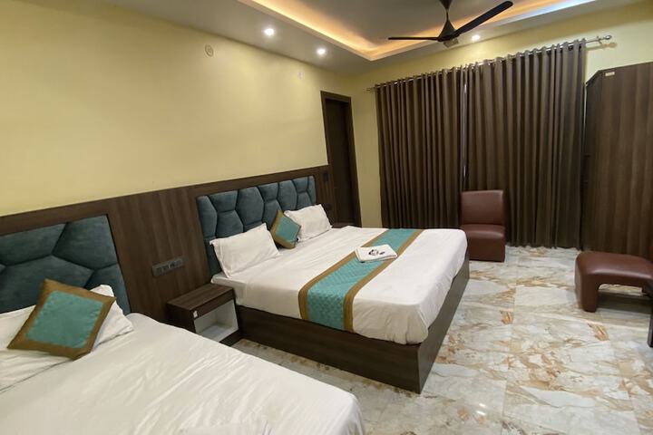 Room 3 of 21