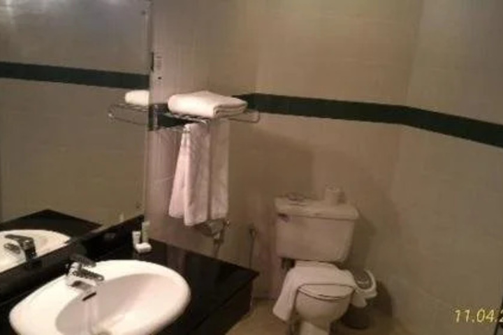 Room 7 of 18