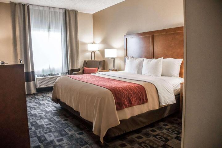 Efficiency Queen Bed (3 of 13)