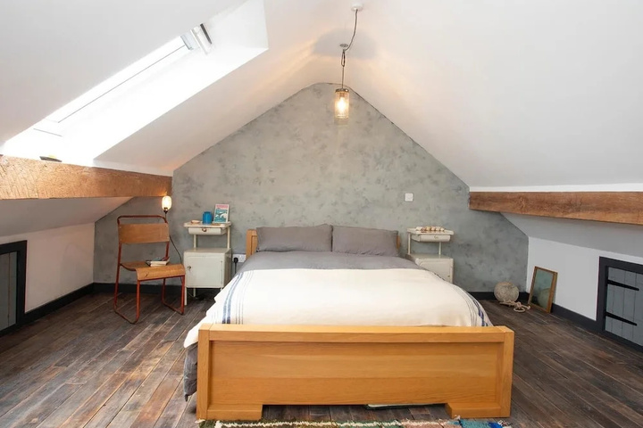 Room 2 of 20