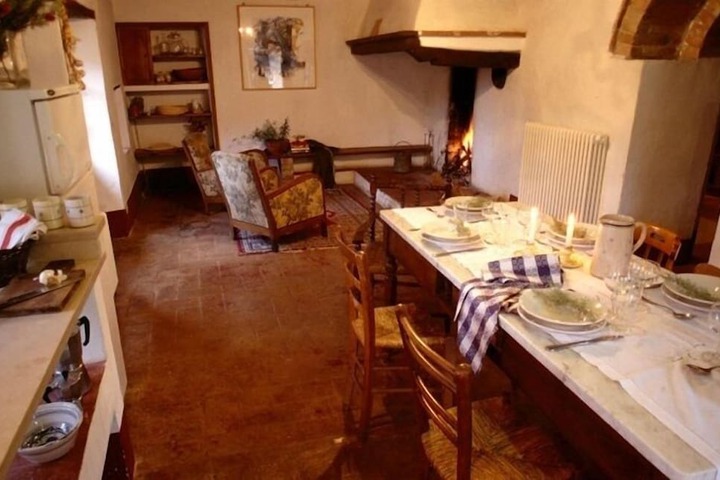 Room 44 of 170