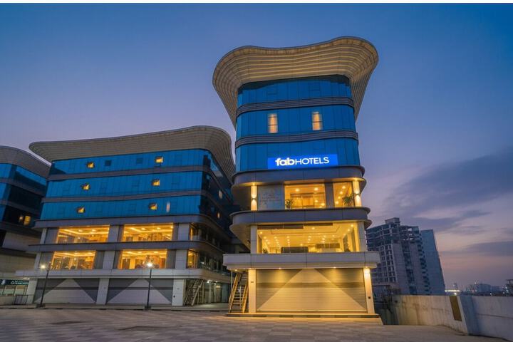 Fabhotel Max