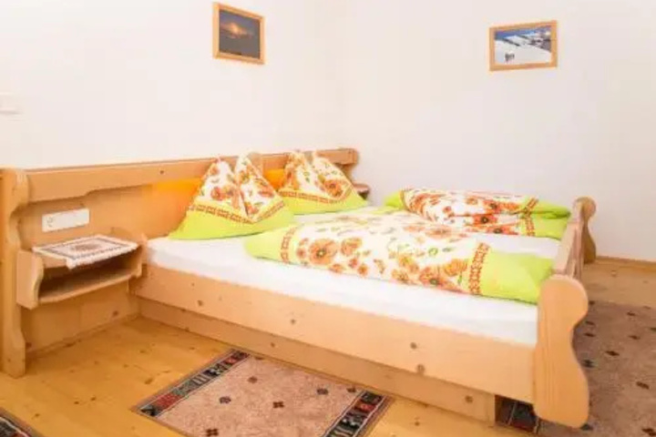Room 2 of 20