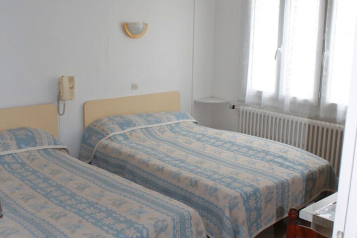 Room 9 of 44