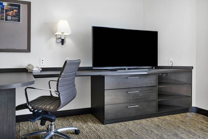 Room 8 of 32