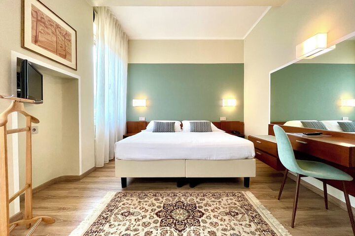 Room 27 of 74