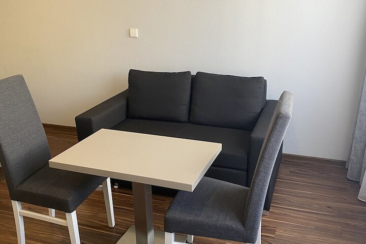 Room 50 of 78