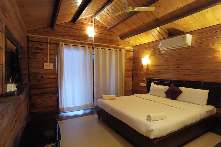 Room 4 of 61