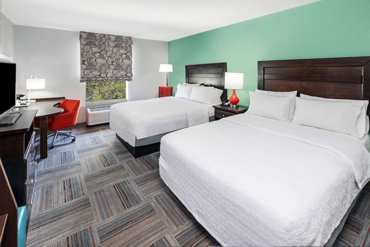 2 Queen Beds (2 of 9)