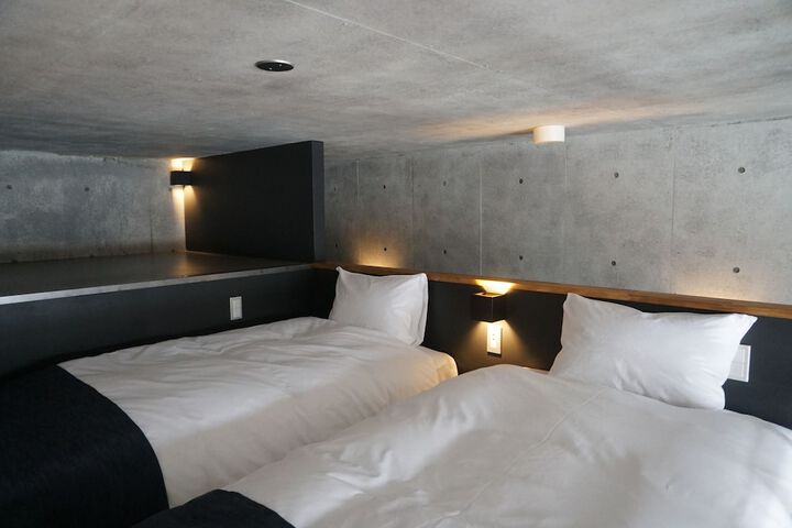 Room 6 of 27