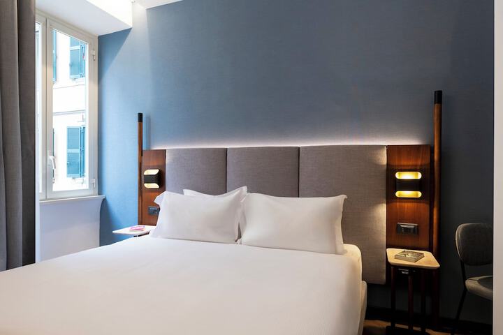 Room 4 of 20