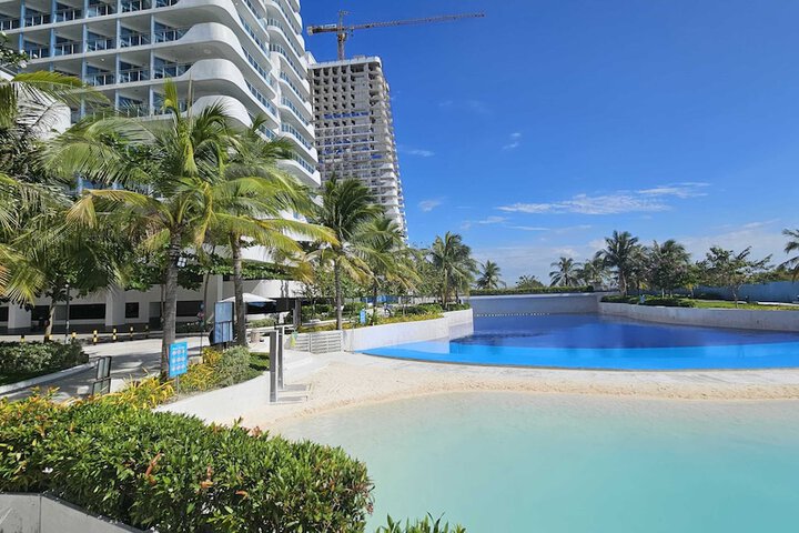 OYO 1143 The Emgrand Azure North