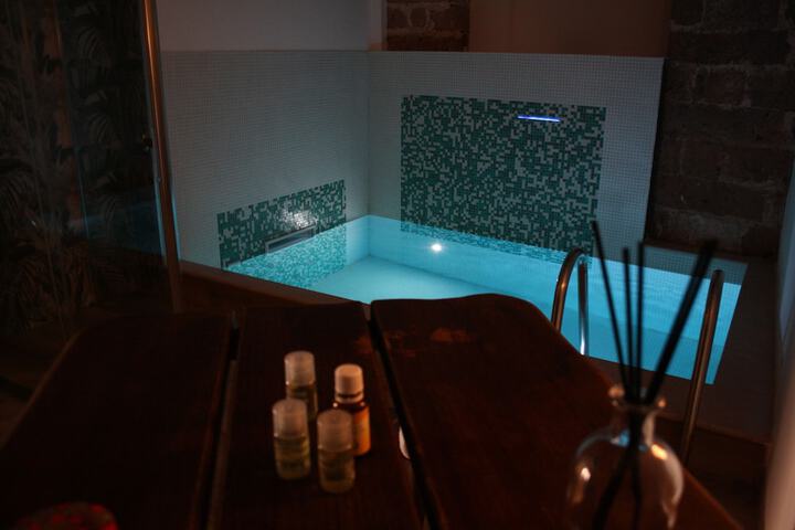 Hot Tub 20 of 42