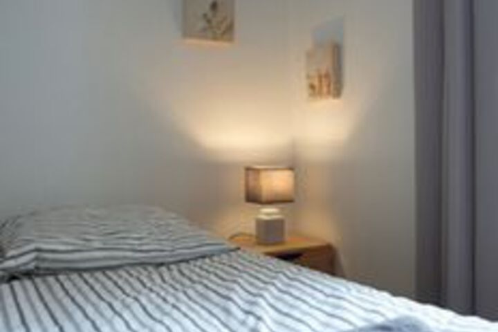 Room 5 of 8