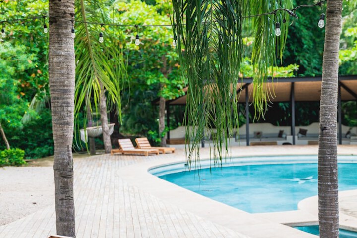 Pool 33 of 70