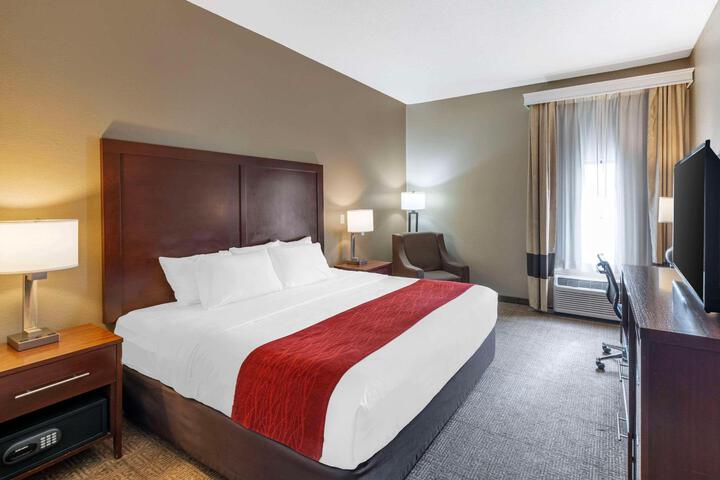 1 King Bed (13 of 14)