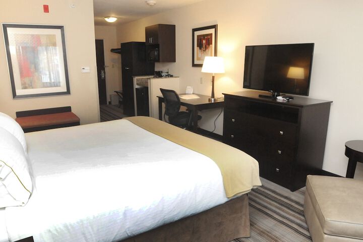 1 King Bed Accessible (4 of 16)