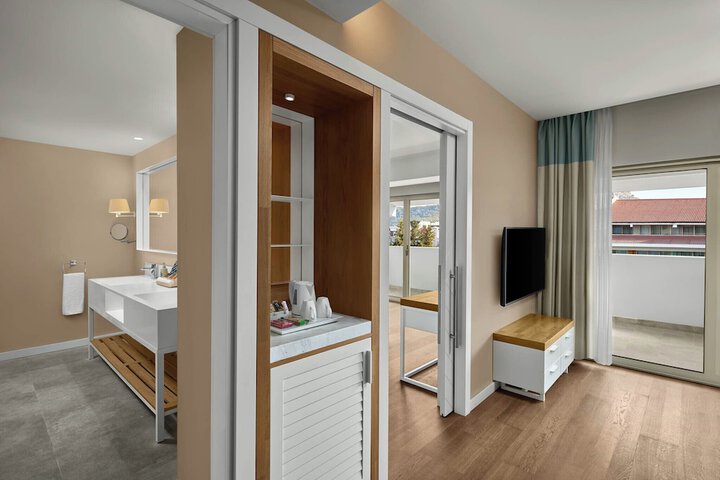 Room 14 of 203