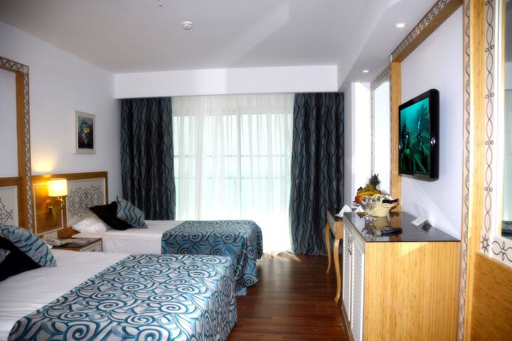 Room 5 of 108