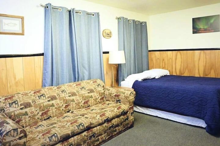 Room 10 of 12