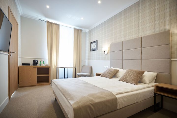 Room 5 of 73