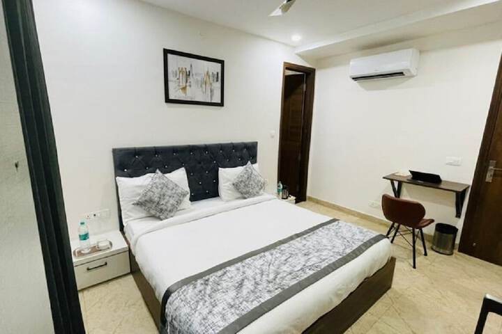 Room 15 of 31