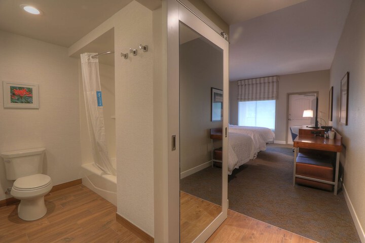 Room 4 of 50