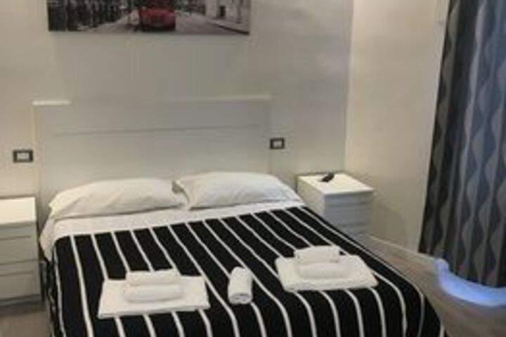 Room 9 of 14