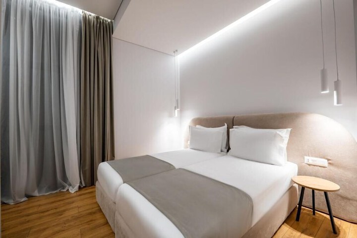 Room 72 of 189