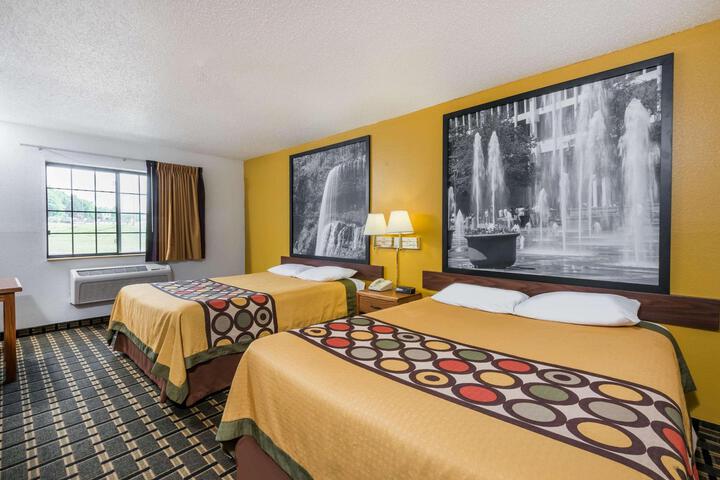 1 Queen Bed (8 of 9)