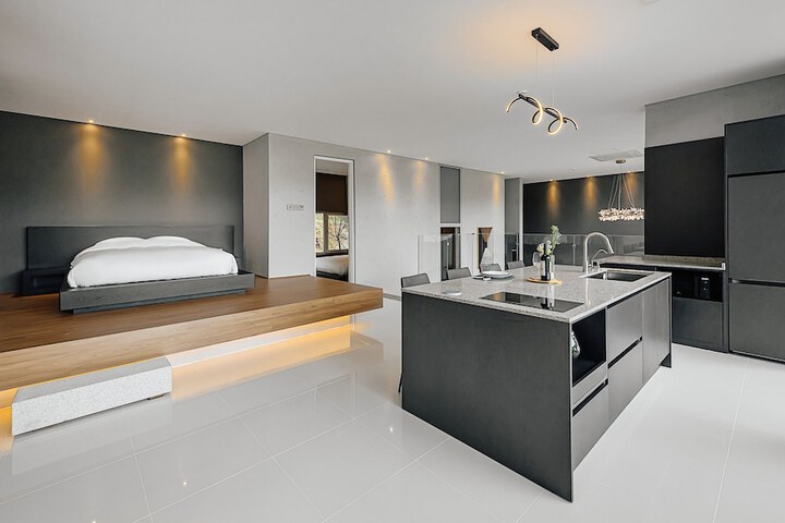 Room 34 of 83