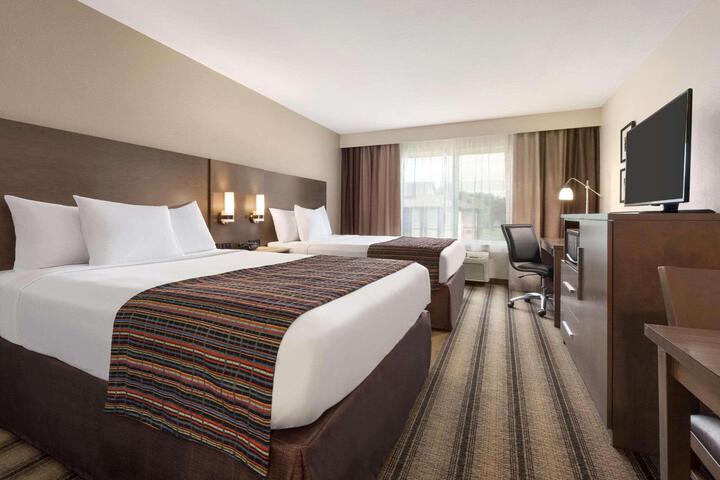 2 Queen Beds (4 of 4)