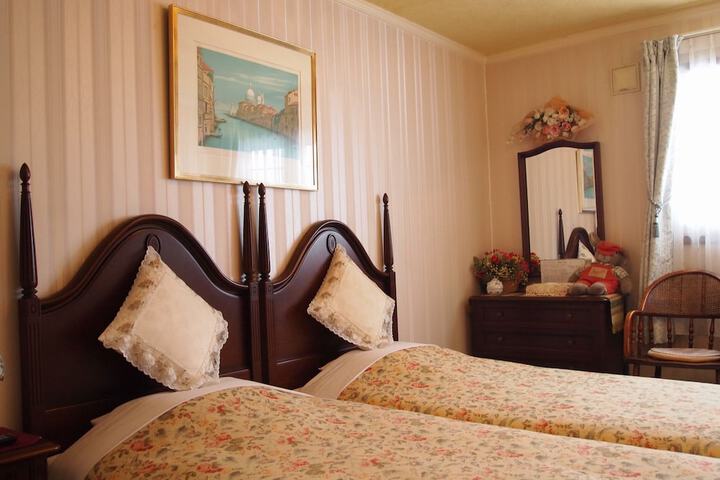 Room 4 of 35