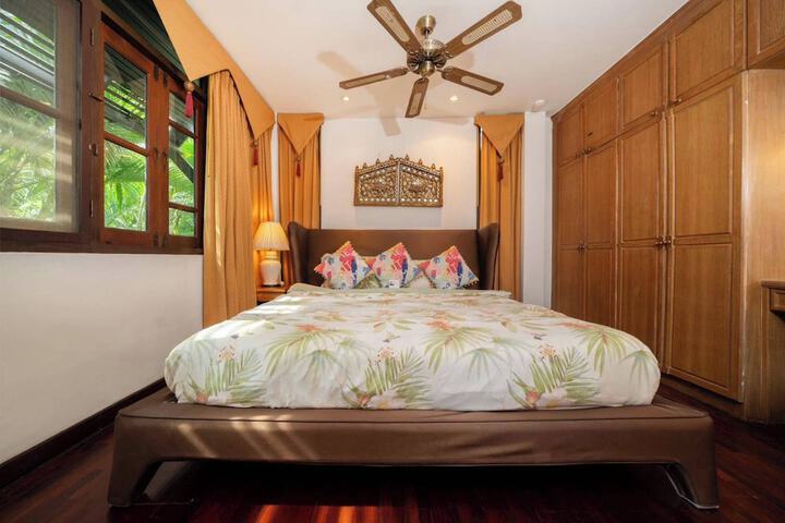 Room 30 of 171