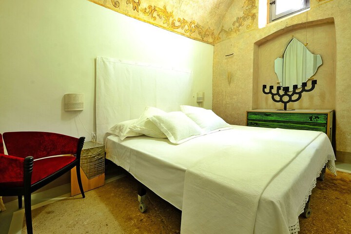 Room 10 of 49