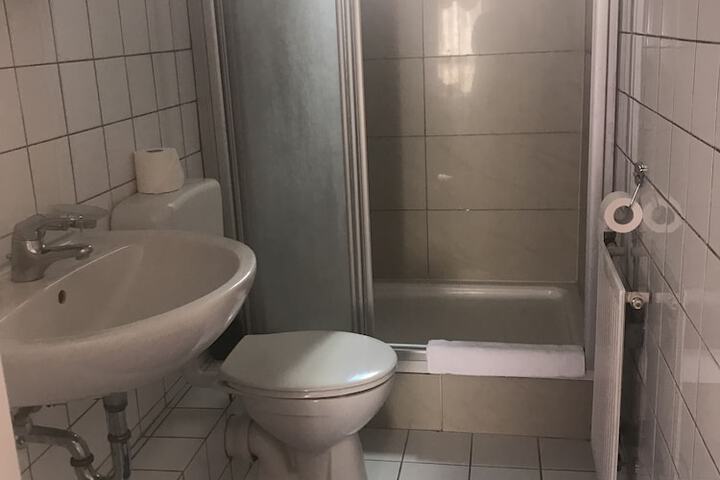 Room 2 of 3