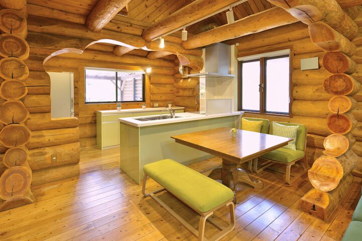 Room 4 of 16