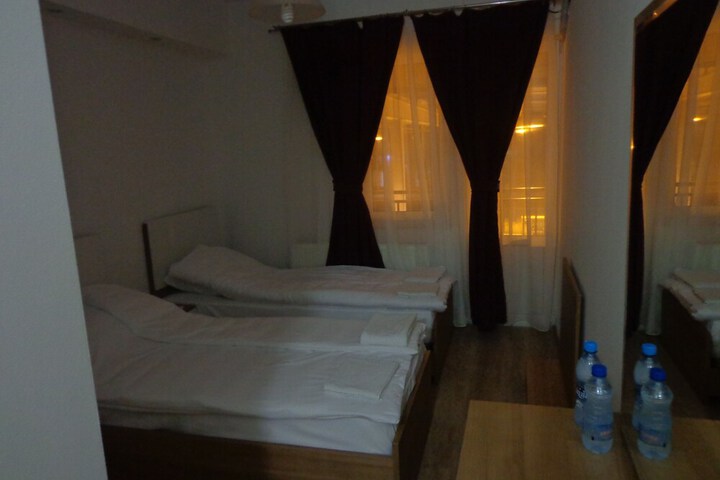 Room 10 of 35
