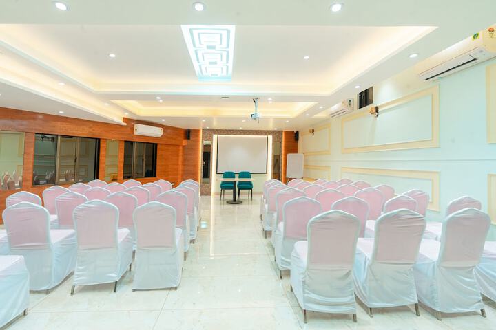 Ballroom/Hall 41 of 51