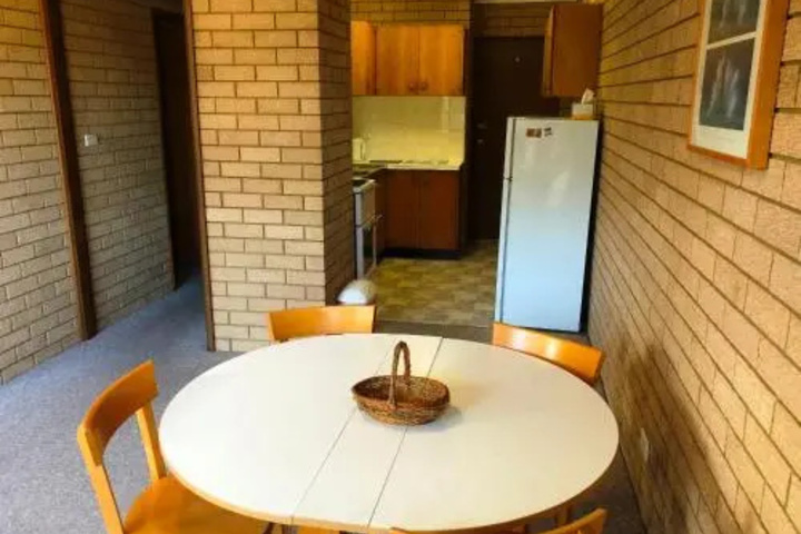 Room 7 of 8