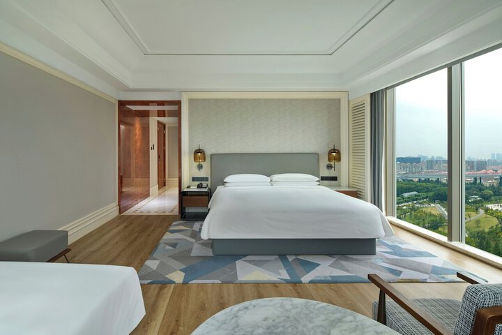 Room 32 of 59