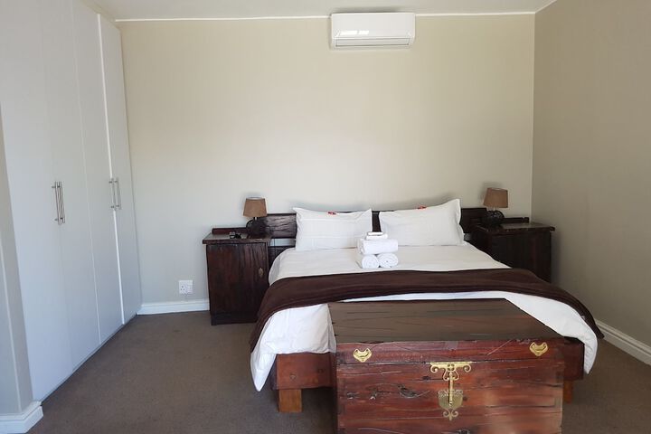 Room 4 of 77