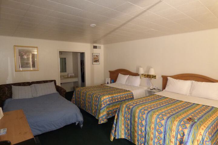 Room 6 of 35