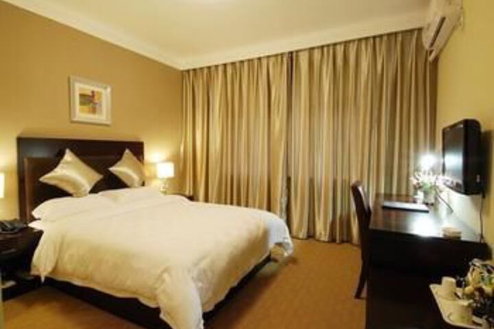 Room 5 of 15
