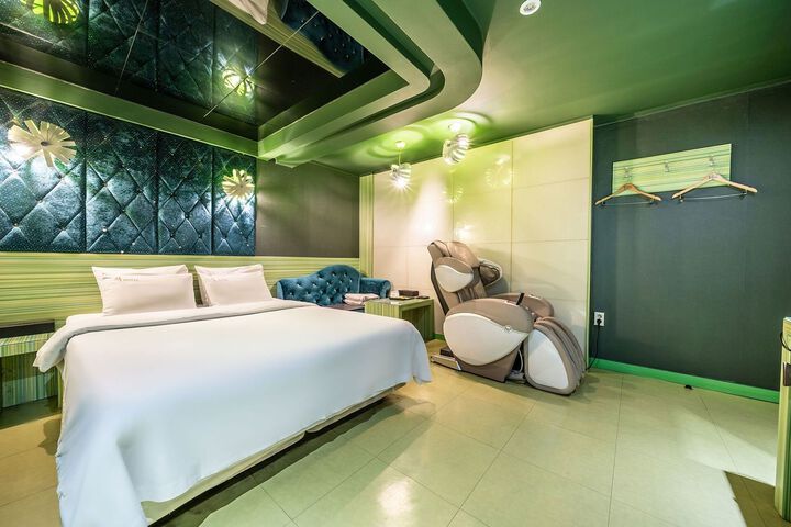 Room 30 of 92